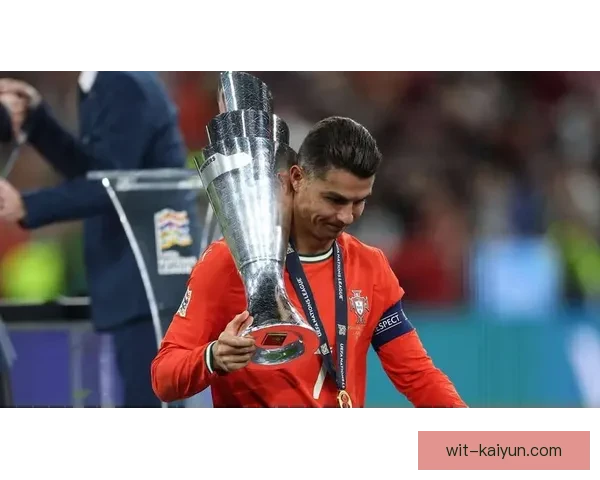 莱万多夫斯基超级杯表现稳健，传射建功助力球队夺冠